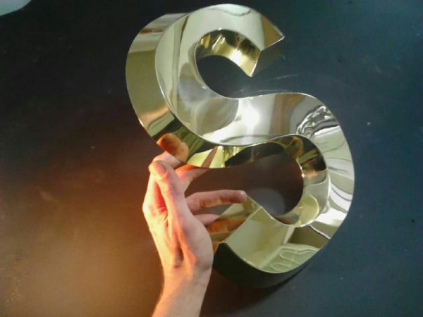 نمونه کار حروف فلزی