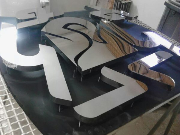 نمونه کار حروف فلزی